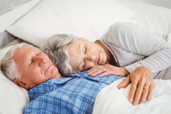 Das Boxspringbett 200x200 für ältere Menschen und Senioren
